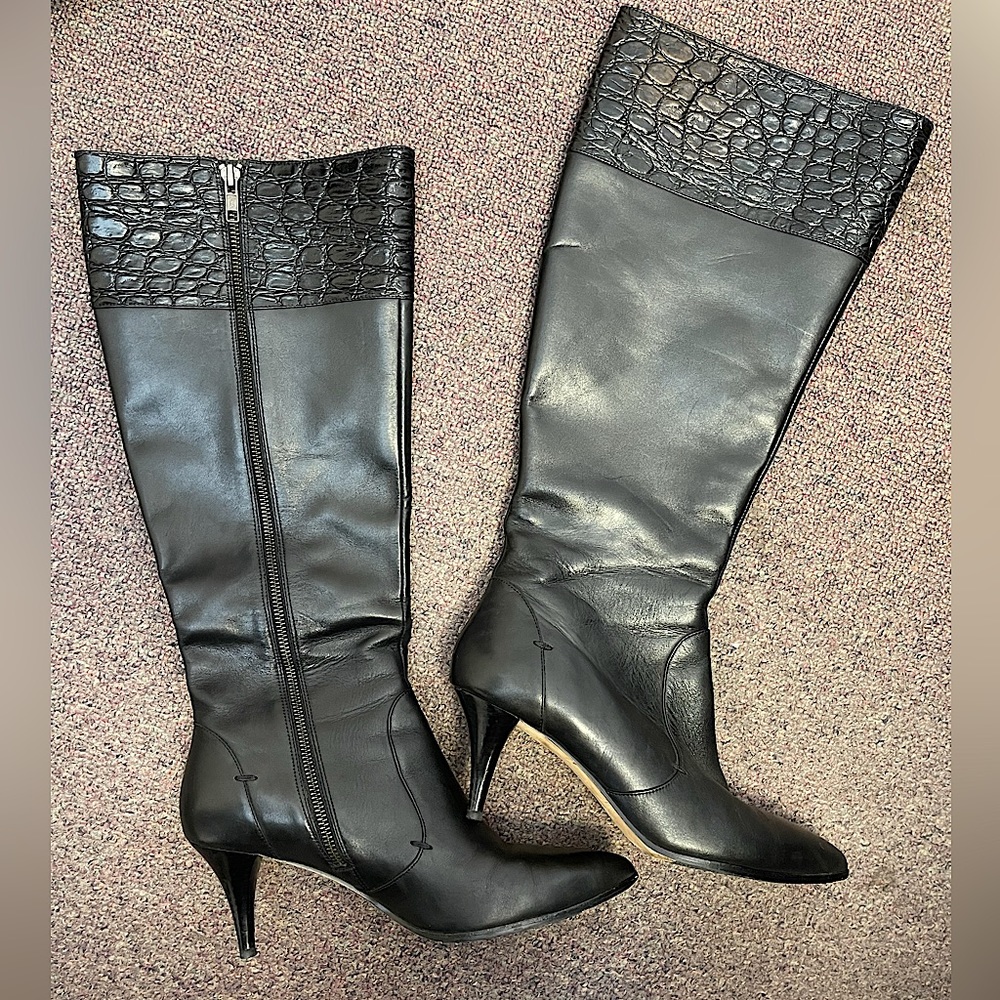 Women’s size 9 Johnston and Murphy Heel Boot